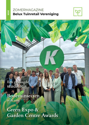 Genodigden genieten van de jaarlijkse netwerkbarbecue